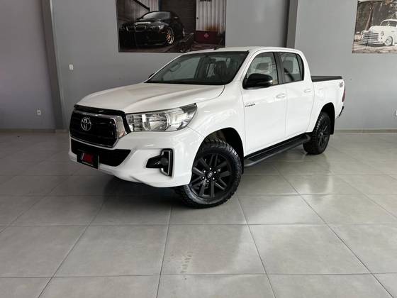 TOYOTA HILUX 2.8 SR 4X4 CD 16V DIESEL 4P AUTOMÁTICO